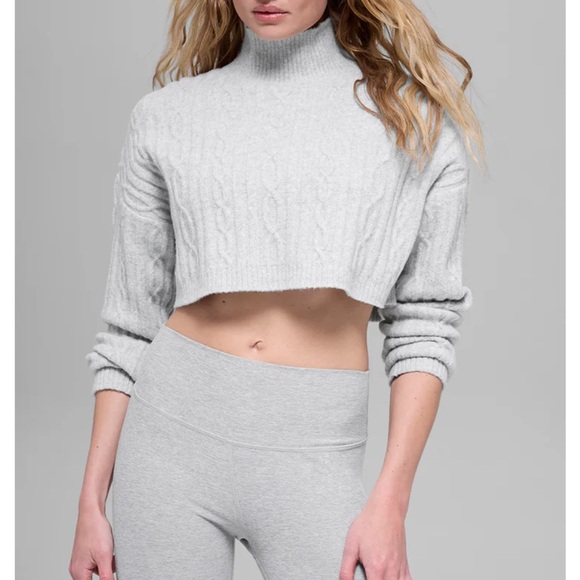 Banana Republic Sweaters - Banana republic cropped gray cableknit sweater